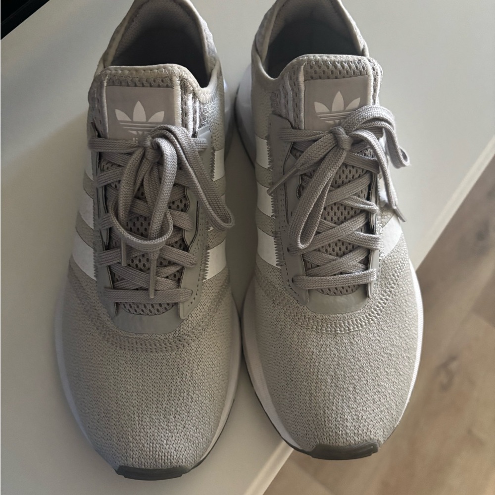 Adidas Swift Run Light Gray Sneakers with White Stripes